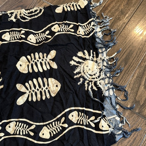 Koko Knot Black and Cream Fish Skeleton Scarf wrap - Picture 3 of 5
